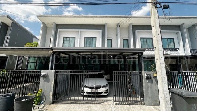 ทาวน์โฮม 2 ชั้น บริทาเนีย วงแหวน - หทัยราษฎร์ ลำลูกกา Built-in สวย ถนนเมน
