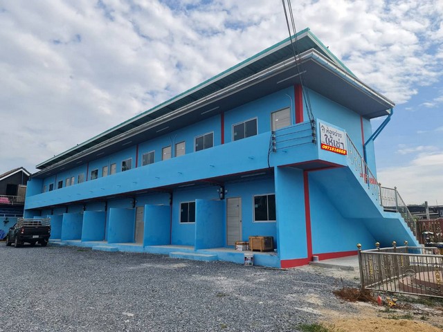 ขายด่วน! ตึกห้องเช่า 2 ชั้น 16 ห้อง บนที่ดิน 303.9 ตร.ว. พร้อมที่จอดรถ 16 คัน – ทำเลบางช้าง สามพราน นครปฐม