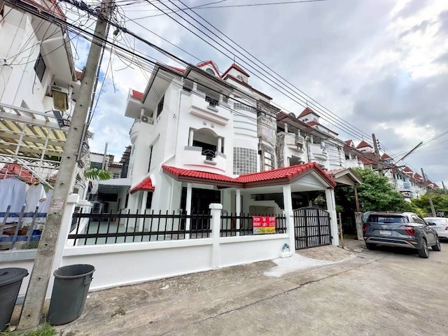 BH3953 ให้เช่าบ้านสุขุมวิท 101/1 บ้านแฝด 4 ชั้น หมู่บ้าน Home Avenue เลี้ยงสัตว์ได้ ใกล้ BTS ปุณณวิถี