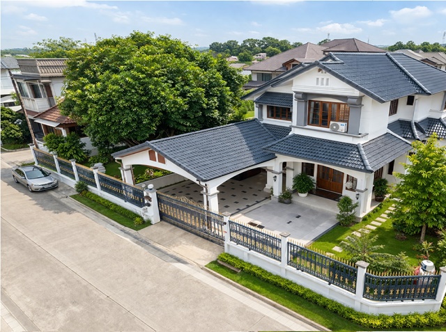 ถ.สุขาภิบาล5 คฤหาสน์ บ้านเดี่ยว 3-4นอน 3 น้ำ ตลาดถนอมมิตร 800 ม.78 ตร.ว. 312 ตร.ม. ใกล้เสถียรธรรมสถาน 900 ม. เพลินนารี่มอลล์ 2.2 กม. 