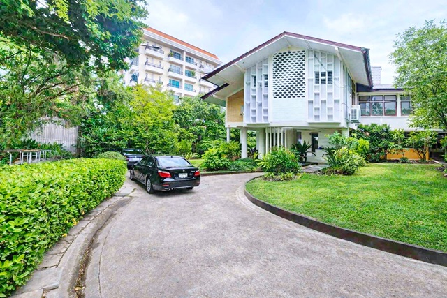 ม. ราชครู Produciton house Office ใกล้ BTSอารีย์ 750    500ตร.ม.  5น้ำ 84,998B-M.  คฤหาสน์ขนาดใหญ่มาก 12นอน 1ไร่ 200ตรว. 500 ตร.ม.