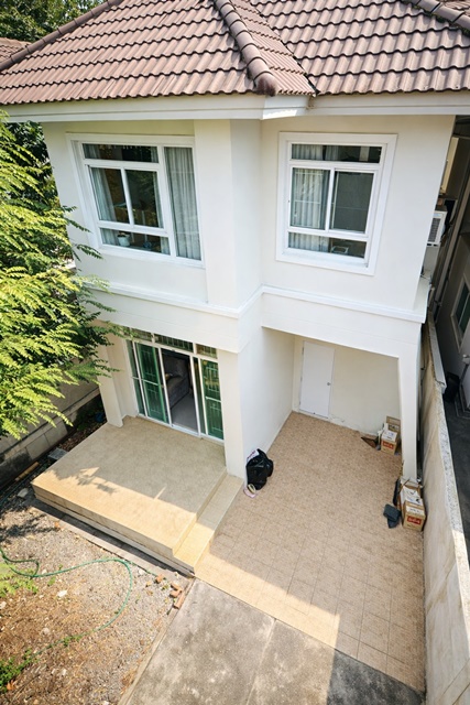 บ้านเดี่ยว 2 ชั้น 3นอน รพ.รามคำแหง 2 1 กม. 2น้ำ  40 ตร.ว.  200 ตร.ม.โรงเรียนนานาชาติ RIS 2.8 กม. มิสทีน ใกล้ MRTราษฎร์พัฒนา 1.4กม. 3แอร์  