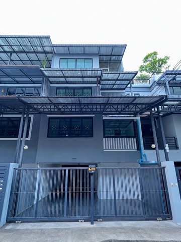 ให้เช่าโฮมออฟฟิศ 3 ชั้น เล่นระดับ 7 ชั้น  300 ตรม.แอร์ 7 เครื่อง  ทำเลลาดพร้าว 41 แยก 6-9