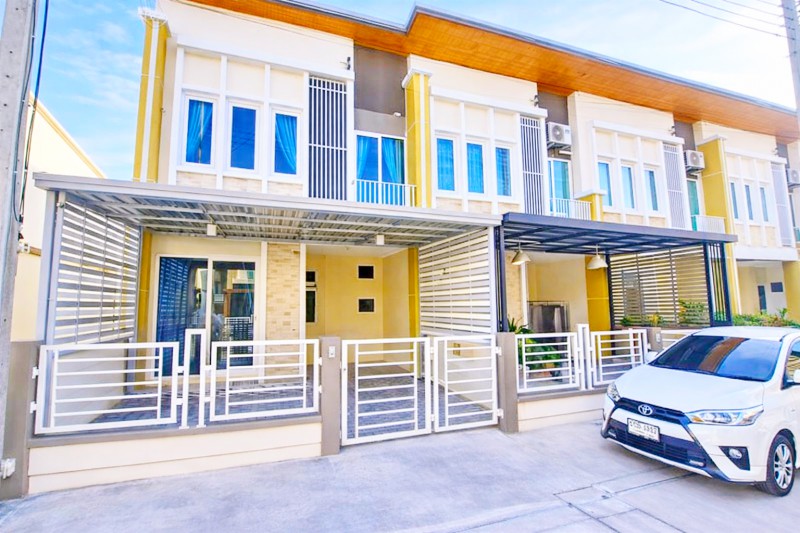ศรีนคริทร์-สุขุมวิท  ทาวน์โฮม 2 ชั้น 4นอน 3น้ำ เครื่องใช้ไฟฟ้า แอร์3แพรกษา BTSศรีนครินทร์ 2.57กม.
