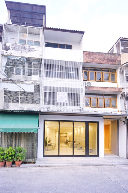 เหมาะลงทุน Hostel  Airbnb รัชดา ใกล้ MRTโชคชัย4 299ม. อาคาร 4ชั้น 6–8นอน 6น้ำ 20 ตร.ว.252 ตร.ม. 