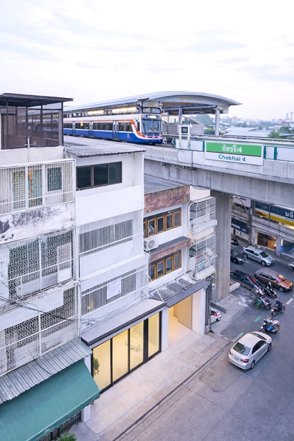 รัชดา ใกล้ MRTโชคชัย4 299ม. Hostel อาคารพาณิชย์ 4 ชั้น 6–8นอน 6น้ำ  และ โรงพยาบาลเปาโลโชคชัย 4 900 ม. 20 ตร.ว. ย 252 ตร.ม. 