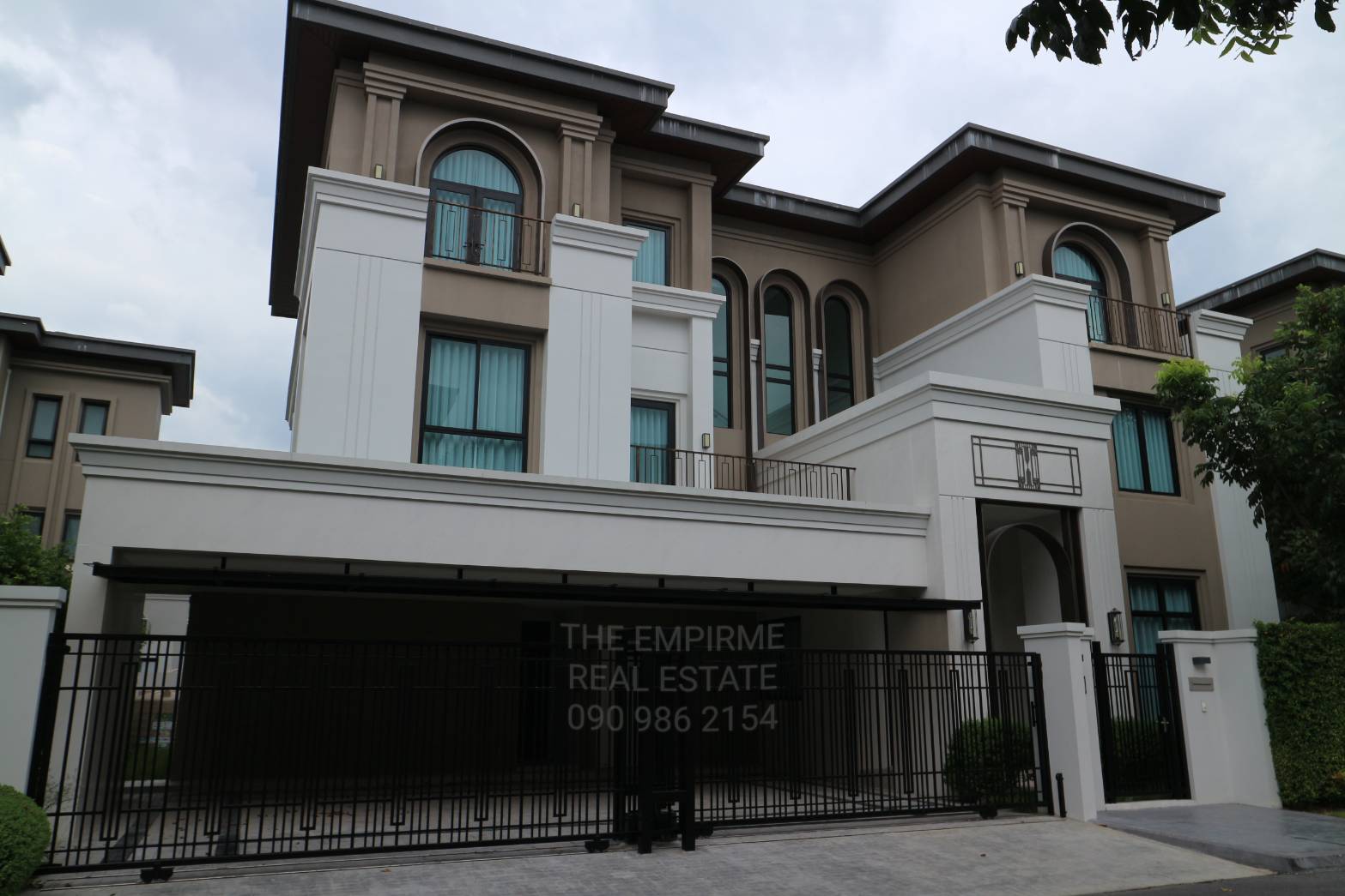 ขาย เช่า CINQ ROYAL KRUNGTHEP KREETHA Tel.090 986 2154