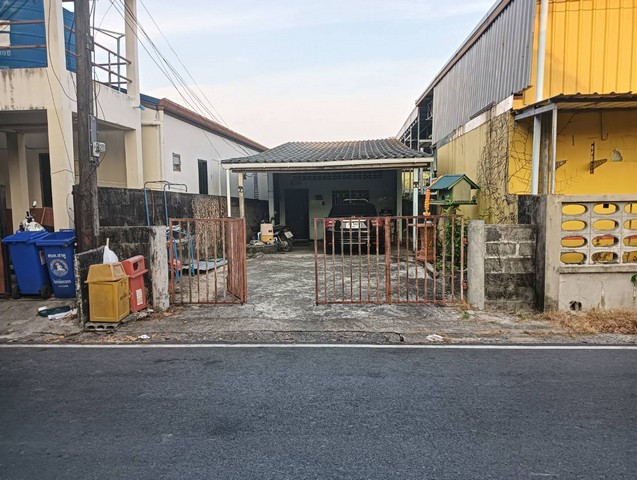 ขายบ้านพร้อมที่ดินหน้าสนามบินนานาชาติภูเก็ต อำเภอถลาง จังหวัดภูเก็ต เนื้อที่ 101 ตารางวา