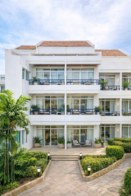 โรบินสัน ศรีราชา  24 ตร.ว. 380 ตร.ม. หาคนช่วยรีโนเวท ตึกคอม ศรีราชา 1.1 กม. ท่าเทียบเรือศรีราชา ฮาร์เบอร์ 890ม.  อาคาร4 ชั้น 5 นอน 5 น้ำ 