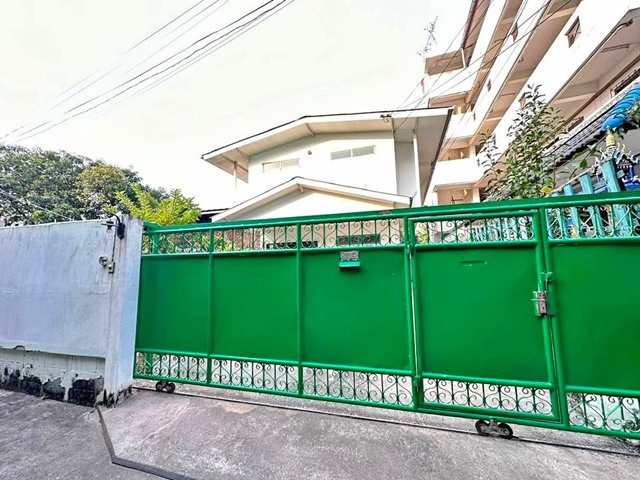 BTSอุดมสุข 500ม.  52ตร.วา. รร.นานาชาติเบิร์คลีย์ 1.8 กม.  ให้เช่าบ้านเดี่ยว 2 ชั้น3 นอน 2 น้ำ ตลาดอุดมสุข 300 ม.ทางด่วนสุขุมวิท60-68