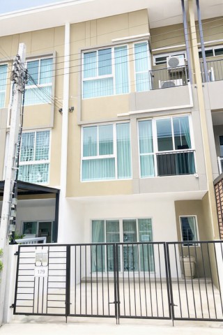 วงแหวนรามอินทรา450ม.25ตร.ว.150ตร.ม.ให้เช่าทาวน์โฮม3ชั้น3นอน3น้ำโต๊ะกินข้าว ใกล้ MRTเฟอร์ครบ โซฟา เตียงนอน  แอร์4 พร้อมเข้าอยู่รามอินทรา