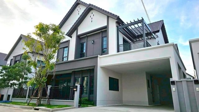 ให้เช่าบ้านเดี่ยว Centro Bangna Phase 2 ใกล้ Mega Bangna 4 ห้องนอน 5 ห้องน้ำ พื้นที่ 300 ตร.ม. เลี้ยงสัตว์ได้ ราคา 140000 บาท