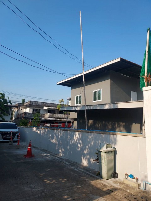 ให้เช่าบ้านเดี่ยวใหม่ 2 ชั้น 72 ตรว สุขุมวิท 71 ปรีดีพนมยงค์ 26 เดินทางสะดวก เข้าออกได้หลายซอย ใกล้ max value สุขุมวิท 71 