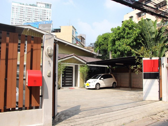 ให้เช่าบ้านเดี่ยว 150 ตรว. ลาดพร้าว 17 ทำเลดี ติด MRT ลาดพร้าว เพียง 20 เมตร เหมาะทำออฟฟิศ