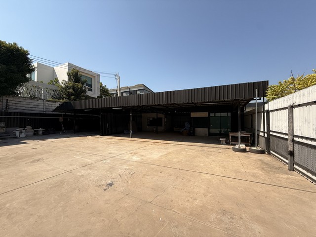 P2245 ให้เช่าพื้นที่ ที่ดินพร้อมสิ่งปลูกสร้าง ติดถนนพัฒนาชนบท 3 เหมาะสำหรับเปิดร้านค้า ออฟฟิศ โกดัง หรือทำธุรกิจ