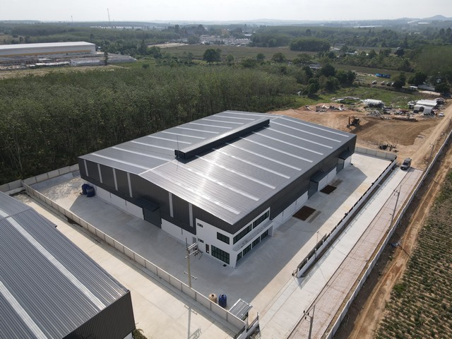 โรงงานสร้างใหม่ให้เช่า 3000 ตารางเมตร ออฟฟิศ 2 ชั้น  ซอยนิคมพัฒนา 8 ตำบลพนานิคม จังหวัดระยอง