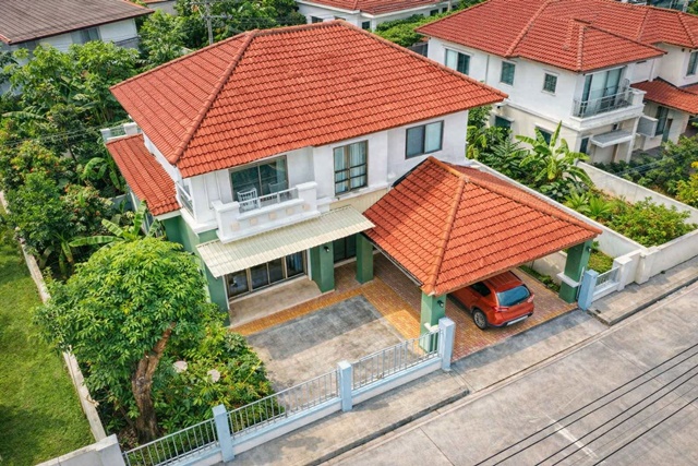  รังสิต-นครนายก สุกี้ตี๋น้อย 1.38 กม. ถ.พระองค์เจ้าสายคลอง 4 บ้านเดี่ยว 2 ชั้น 50 ตร.วา. 200 ตร.ม. 4 นอน 3 น้ำ บ้านหลังใหญ่ 