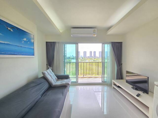 Peaceful Lake Area Living 2 Bedroom Condo for Rent at Double Lake
