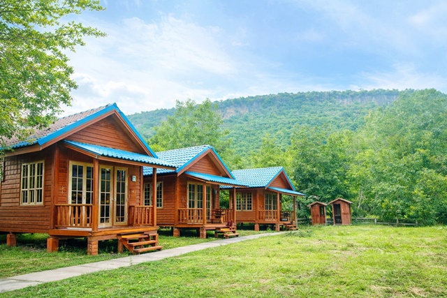 บ้านน็อคดาวน์ 3 หลัง 1 ไร่ 23 ตร.ว. เขาใหญ่ หมูสี ที่ดินวิวภูเขา 360 องศา ใจกลาง ปากช่อง กรีนเนอรี่ รีสอร์ท 500 ม.  