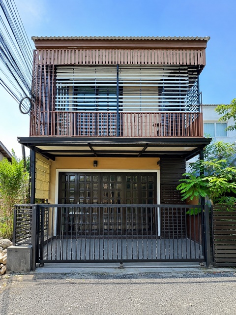 กรุงเทพกรีฑา5-9 บ้านเดี่ยว 2 ชั้น 4นอน 3น้ำ หลังมุม 40 ตร.วา 160 ตร.ม. พร้อมเฟอร์ฯ ใกล้ตลาดลำสาลีและตลาดบางกะปิ 1.2 กม. 