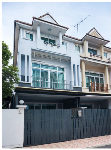 ศรีสมาน 900 ม. โรบินสันไลฟ์สไตล์ ทางด่วนศรีสมาน1กม ถ เลี่ยงเมืองปากเกร็ด ซ25-31 ให้เช่าทาวน์โฮม3ชั้น3นอน3น้ำ แจ้งวัฒนะ 3 กม 23ตร.ว.160ตร.ม.