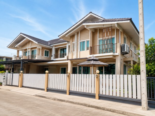 บางนา บ้านเดี่ยวให้เช่า2ชั้น4นอน โลตัสโกเฟรช คลองปลัดเปรียง 600ม. ใกล้ รถไฟฟ้าสายสีเหลือง สถานีศรีด่าน650 ม.เมกา บางนา 1 กม.