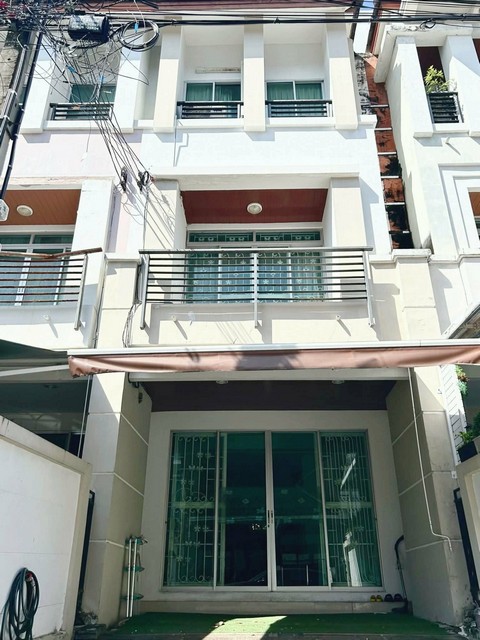 ให้เช่าทาวน์โฮม 3 ชั้น บ้านกลางเมือง เดอะ ปารีส พระราม 9 – กรุงเทพกรีฑา 7 ใกล้ทางด่วน รถไฟฟ้า ศูนย์การค้า และสนามบินสุวรรณภูมิ