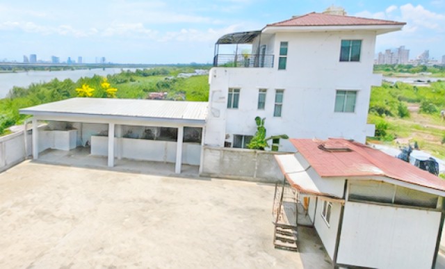 รถไฟฟ้าสีส้ม กกท. 520ม.  ราชมังคลากีฬาสถาน  ที่ดินเทคอนกรีต อาคาร นานาชาติสองภาษาลาดพร้าว 144 ตร.ว.