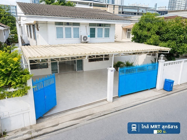 ใกล้ MRT สุทธิสาร 450ม.คฤหาสน์  2 ชั้น 4 นอน 2 น้ำ 50 ตร.ว.300 ตร.ม. จอดรถในบ้านได้ 3 คัน  