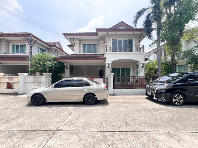 บ้านเดี่ยว 2 ชั้น | 63.8 ตรว. | พื้นที่ใช้สอย 180 ตรม. | 3 นอน | 3 น้ำ | จอดรถ 2 คัน | มีห้องเอนกประสงค์ขนาดใหญ่ | หน้าบ้านทิศเหนือ