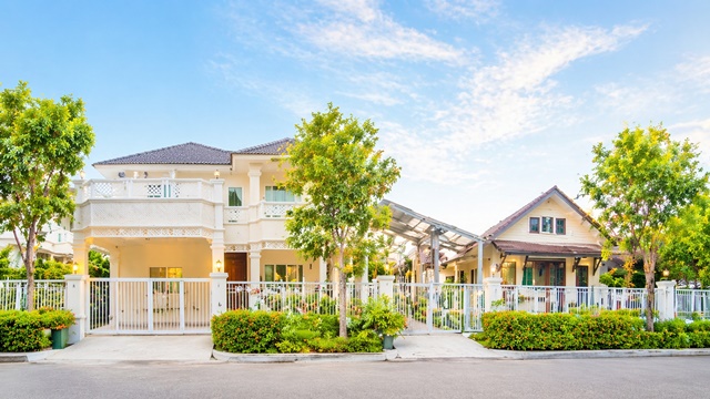 เพอร์เฟคเพลส รามคำแหง 164  คฤหาสน์หัวมุม 2ชั้น พร้อมเรือนรับรอง2ชั้น 5-6นอน 111ตร.วา. 410ตร.ม. ใกล้โลตัส สุขาภิบาล3 1.8 กม.5-6นอน 111ตร.วา. 