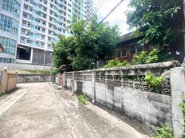 ขายที่ดิน ถ. ประชาราษฎร์ ( ซ.วัดลานนาบุญ ) ถ. นครอินทร์ , ใกล้ บิ๊กซี ติวานนท์ , MRT (สะดวกแม้ไม่ใช้รถ เดินสบายใกล้ถนนใหญ่เพียง 2 นาที)