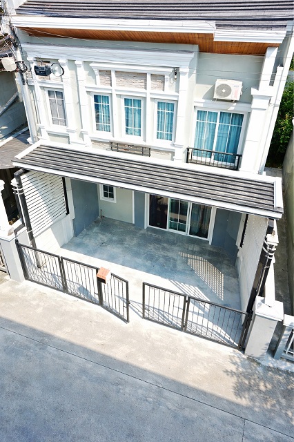 ใกล้ ม.รามคำแหง2 1.7กม 20ตร.วา. 160 ตร.ม..บางนา-สวนหลวง ทาวน์เฮาส์หัวมุม 2 ชั้น 4นอน 3น้ำ  ทำเลกาญจนาภิเษก