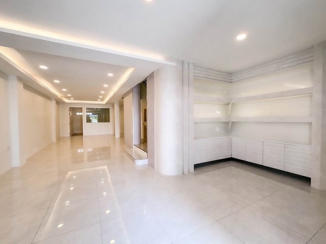 P2253 ขายโฮมออฟฟิศ ทาวน์โฮม 4 ชั้น โครงการ บ้านกลางเมือง ถ.พระราม 9-ลาดพร้าว ถนนประดิษฐ์มนูธรรม รีโนเวทใหม่ สวยพร้อมเข้าอยู่
