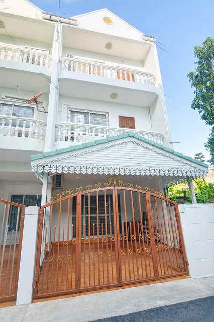 ให้เช่าทาวน์เฮ้าส์ใหญ่ 3ชั้น 25 ตรว. จรัญฯ43-45 ใหญ่มาก! 4นอน เซ็นทรัลปิ่นเกล้า MRTบางยี่ขัน 