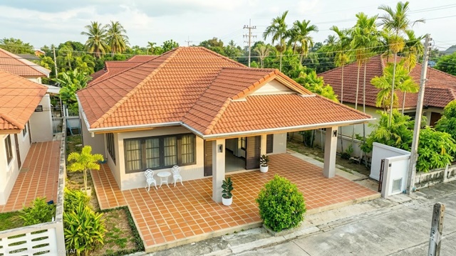 รร.สิทธิ์สุนทรบำรุง 1.2 กม. ป่าคลอก ถลาง ภูเก็ต  7-11หน้าหมู่บ้าน บ้านเดี่ยวชั้นเดียว 2 นอน 2 น้ำ ใกล้ตลาดสดป่าคลอก 700 ม. 56ตร.ว. 