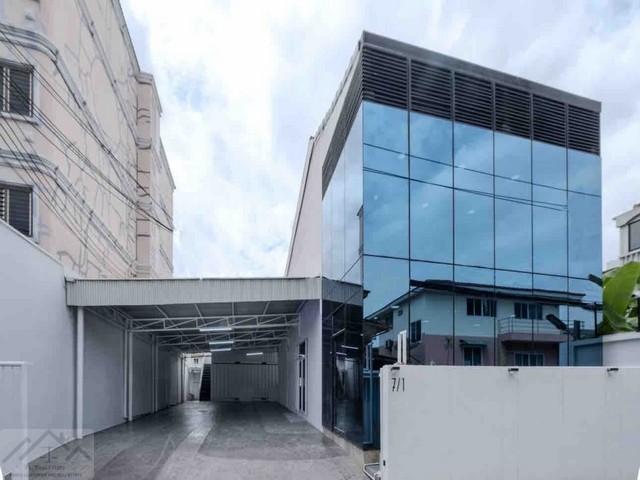 ให้เช่าออฟฟิศพร้อมโกดังขนาดเล็ก 350 ตร.ม. ถนนสรรพาวุธ ใกล้แยกบางนา ตราด ใกล้ BTS อุดมสุข BTS บางนา