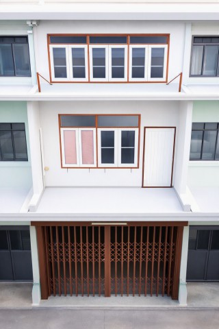 ทำเลใจกลางสาทร สีลม ทาวน์โฮม 3 ชั้น 3 นอน จันทร์ 20-28 ใกล้สำนักงานเขตสาทร 350 ม. 2 น้ำและ BTS สุรศักดิ์ 1.6 กม.  30 ตร.ว. 220 ตร.ม.