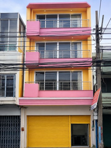 หลังมุม ใกล้เดอะมอลล์ รามคำแหง  200ม. MRT รามคำแหง12-16 150 ม. 18ตร.ว. 248 ตร.ม.เช่า อาคารพาณิชย์ 4 ชั้น 7 นอน 4 น้ำ