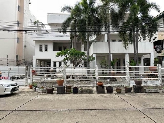 ขายบ้านเดี่ยว 4 ชั้น 120 ตร.วา  ทาวน์อินทาวน์ ใกล้เลียบด่วน ใกล้ the scene ทาวน์อินทาวน์