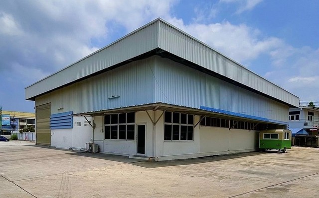  ให้เช่าโกดัง 1ไร่ ขนาด 600 ตารางเมตร  ที่จอดรถ ขนาดกว้าง 16 ยาว 45 ม. หม้อแปลง 100 Kva.  ใกล้นิคมอมตะซิตี้ ชลบุรี 
