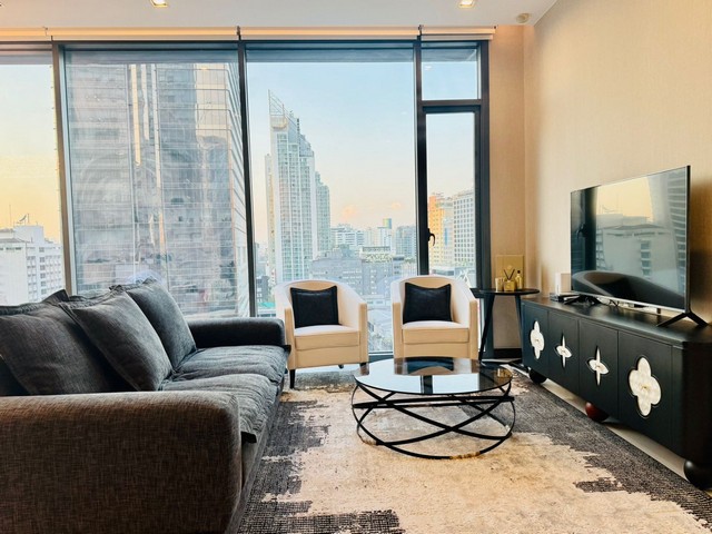 ให้เช่าคอนโด Q1 Sukhumvit ขนาด 3 นอน 197 ตรม. วิวโล่ง ห้องใหม่ ติด BTS นานา 0 เมตร