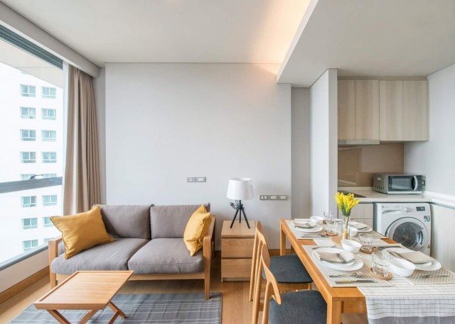 The Lumpini 24 privacy cleanliness tranquility 27th floor BTS PhromPhong