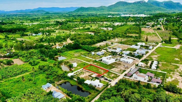 ที่ดินจัดสรร แก่งกระจาน เพชรบุรี  เป็นที่ดินจัดสรร พื้นที่ 200 ตร.ว.