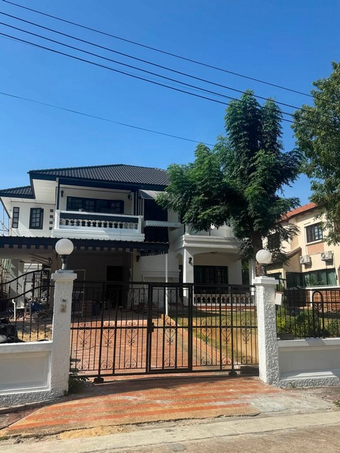 ให้เช่าบ้านเดี่ยว 2 ชั้น 119 ตรว. 4 ห้องนอน หมู่บ้านลดาวัลย์ ศรีนครินทร์ ชอยศรีด่าน14 หน้าโครงการติดสถานีรถไฟฟ้า ศรีแบริ่ง