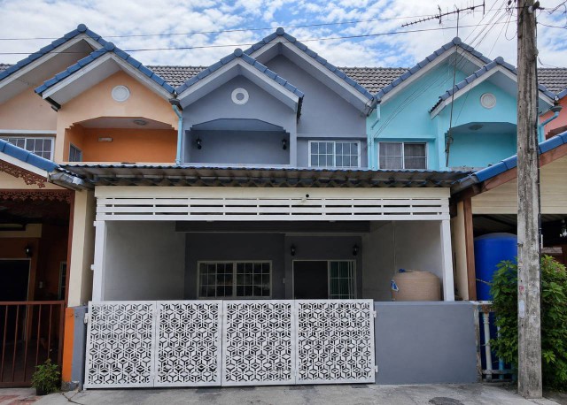 บ้านอยู่เจริญ 3 ถนนพระองค์เจ้าสาย คลอง 4 ลำลูกกา บ้านเปล่ารีโนเวทพร้อมอยู่ สภาพดี ราคาพิเศษ พร้อมเปิดเจรจาต่อรองราคาได้