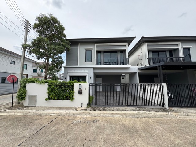 ขายบ้านแฝด บริทาเนีย วงแหวน จตุโชติ ทำเลลำลูกกา 3 ห้องนอน เนื้อที่ 36 ตร.วา พร้อมอยู่ ใกล้ตลาดมารวย เหมาะครอบครัว ราคา 7.4 ล้านบาท