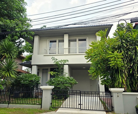 ให้เช่าบ้าน บางกอกวิลล่า ซอย ประดิษฐ์มนูธรรม 3 ลาดพร้าว 84 ใกล้ รร.นานาชาติฝรั่งเศส Lycée Français, SISB  และ ใกล้จุดขึ้น-ลงทางด่วน 