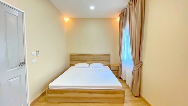 บ้านใหม่ตกแต่งครบ ใกล้BTS สำโรง 900 ม.ทาวน์โฮมหรู 2 ชั้นหลังมุม  3 นอน 2 น้ำ 17 ตร.ว.134 ตร.ม.พร้อมเฟอร์ฯ เหมาะสำหรับอยู่อาศัย