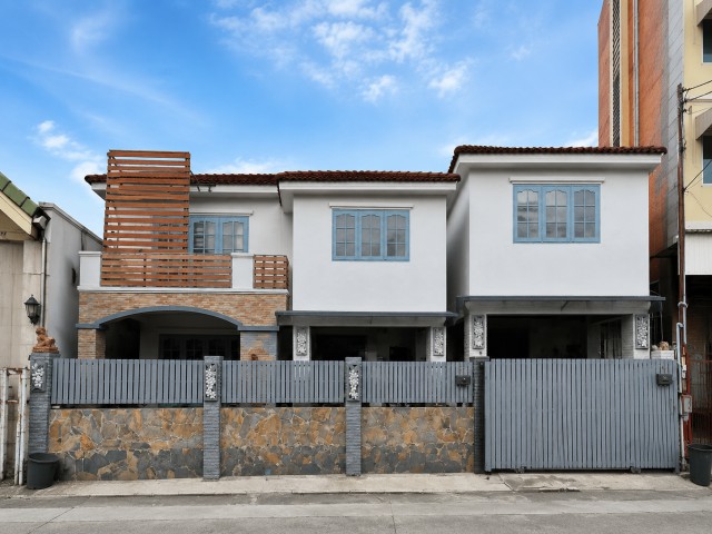 บ้านพร้อมเฟอร์ฯ เครื่องใช้ไฟฟ้าครบ ใกล้ MRT โชคชัย 4 450 ม.  55 ตร.ว. 350 ตร.ม.MRT สุทธิสาร 4กม.ลาดพร้าว 60-66 บ้านเดี่ยว 2 ชั้น 5 นอน 3 น้ำ